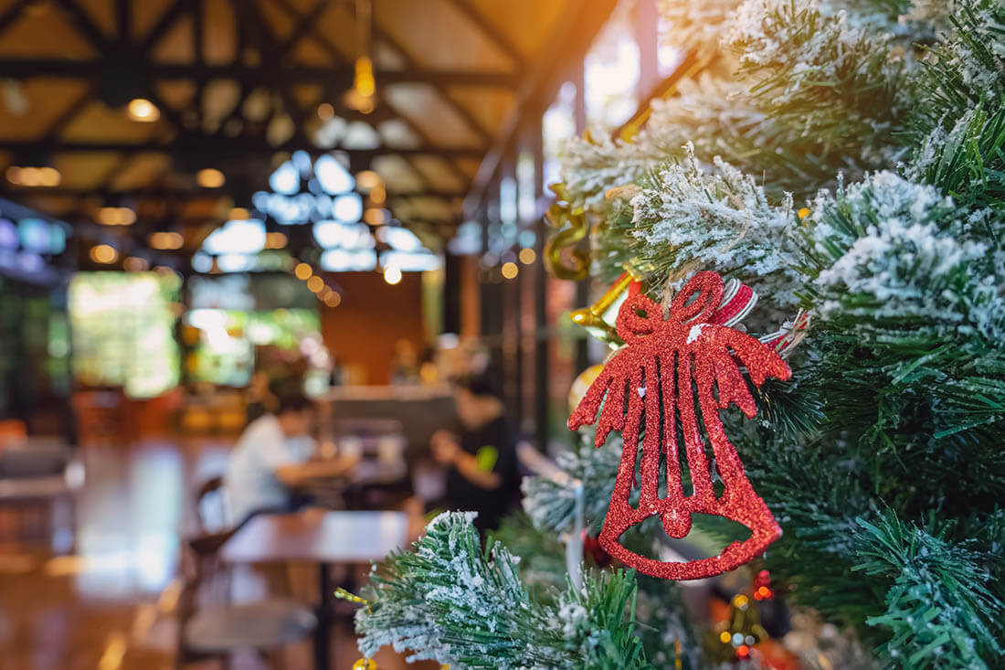 Новогоднее оформление ресторана и кафе: тренды 2025