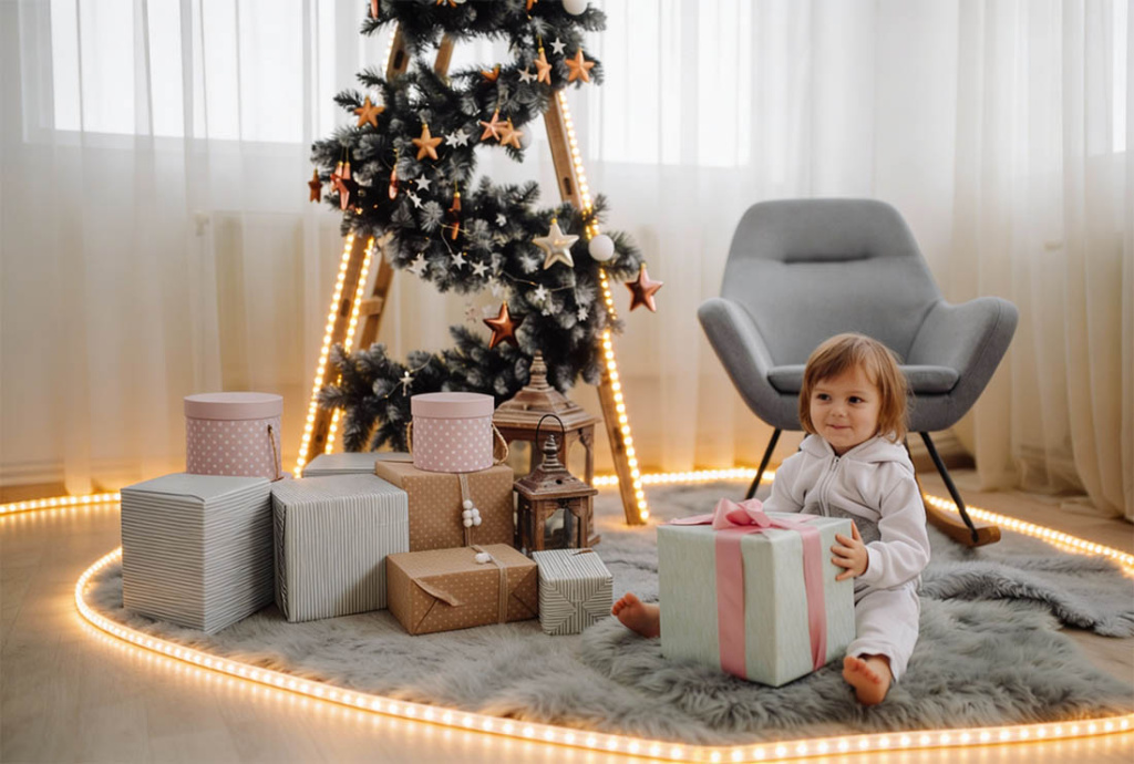 Новогодняя светодиодная подсветка детской комнаты